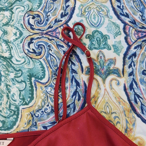 Red Cami - Picture 4 of 4